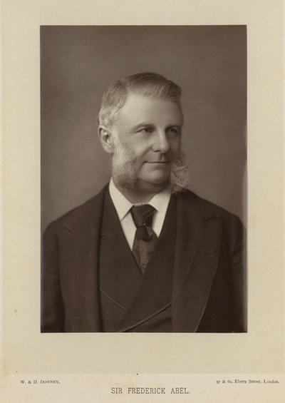 Porträt von Sir Frederick Abel von English Photographer